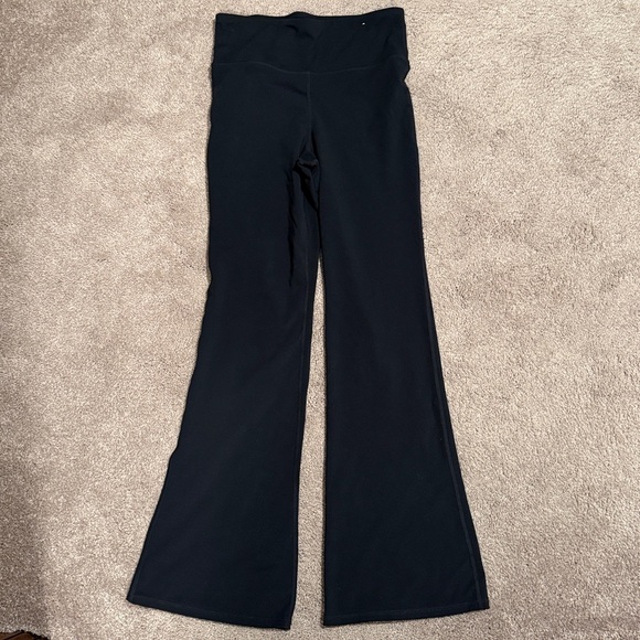 GAP fit studio sky high flare leggings - Picture 5 of 8